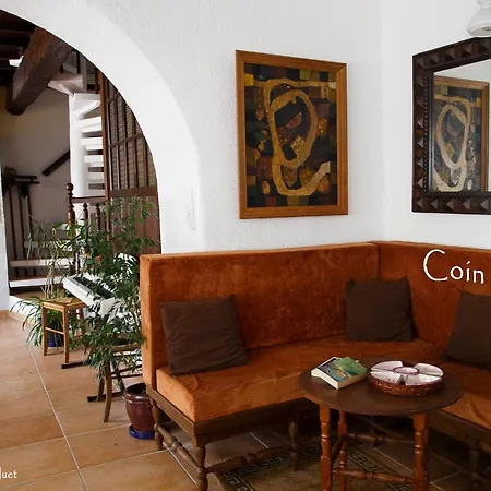 Couette-café La La Tricherie 4*